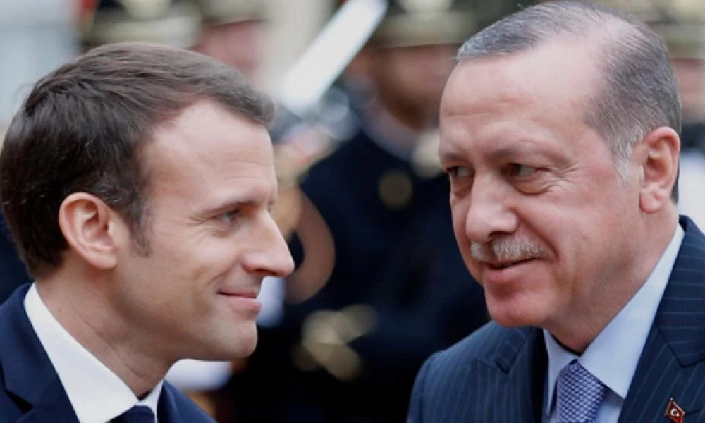 Ο Ερντογάν «γλύφει» τον Μακρόν - Προσπαθεί εξομάλυνση των σχέσεων